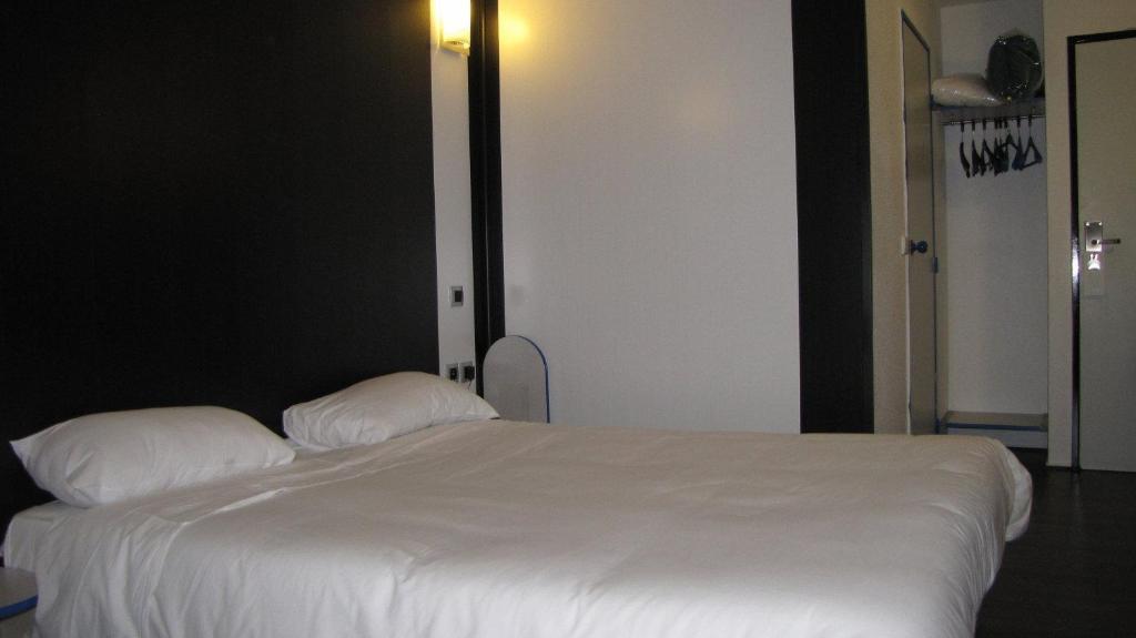 Comfort Hotel Poissy Technoparc Quarto foto